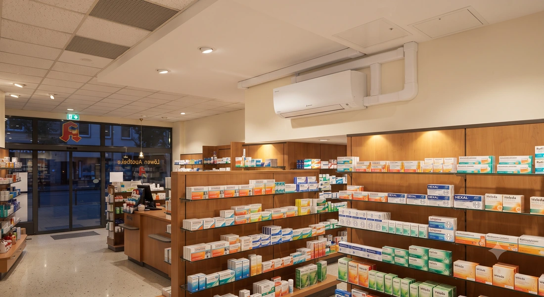 Apotheke mit dezent integrierter Klimaanlage